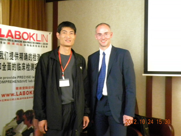 与德国细胞学专家Dr．Kim合影于北京